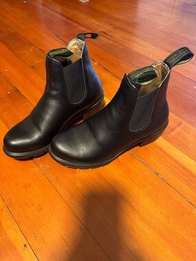 Blundstone women’s Black Chelsea Boots - Classic Slip-On Leather